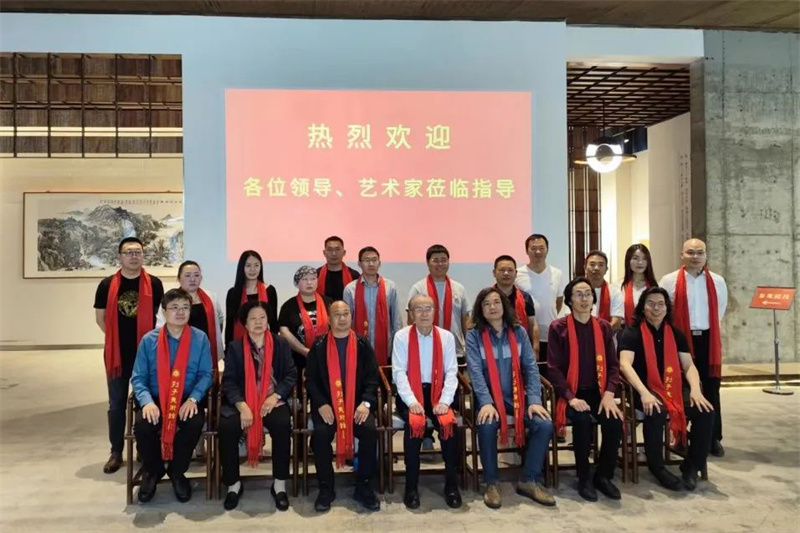 文化交融促發(fā)展，藝術(shù)交流譜新篇——學(xué)院理事長(zhǎng)劉仁帶隊(duì)赴鄭州列子美術(shù)館開展文化藝術(shù)交流活動(dòng)